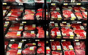 Nền kinh tế số 1 thế giới lao đao: hết trứng lại đến thịt bò đắt kỷ lục, nông dân bỏ trại vì lỗ, nhu cầu khủng bất chấp giá tăng