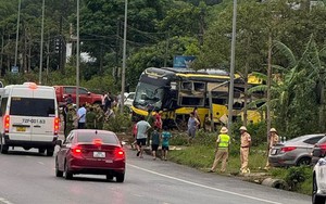 Nhân chứng kể lại giây phút tiếp cận hiện trường kinh hoàng vụ lật xe khách ở Hà Tĩnh