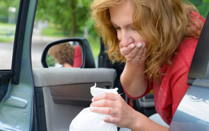 Khoa học lý giải vì sao đi xe điện dễ bị say