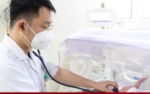 Hành trình 103 ngày nuôi sống bé gái sinh cực non chỉ nặng 550 gram