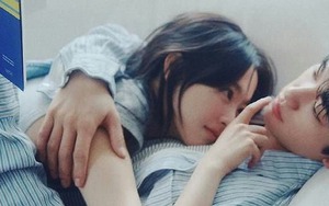 Nữ diễn viên nổi tiếng chụp ảnh nằm cả lên người bạn diễn nam: Yêu thật hay dối trá bất chấp thế này?