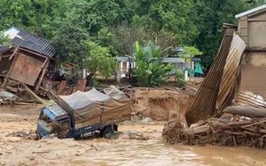 Lũ quét khiến 4 người chết và mất tích, nhiều nhà dân bị hư hỏng