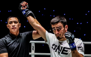 Đấm võ sĩ Thái Lan suýt rơi khỏi võ đài, Samurai Nga nhận ngay 10.000 USD