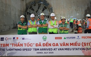 Hà Nội: TBM số 1 có tên "Thần tốc" tiến vào ga Văn Miếu, đích đến của dự án hơn 34.000 tỷ đồng đã rất gần