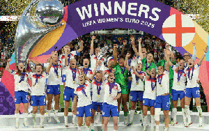 Bóng đá nữ Anh thống trị châu Âu