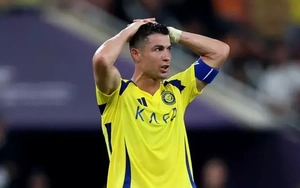 Ronaldo phẫn nộ, đe dọa gọi cảnh sát vì người hâm mộ quấy rối