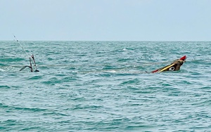 Nghi sóng đánh gây chìm một ghe đánh cá ở TP HCM