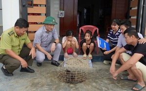 Đặt lừ trên sông, người dân bắt được con vật hiếm thấy