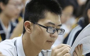 Nam sinh học giỏi vui mừng nhận giấy báo đỗ đại học danh giá, nhưng vừa đọc nội dung, bố mẹ bảo ngay: “Con nên thi lại”