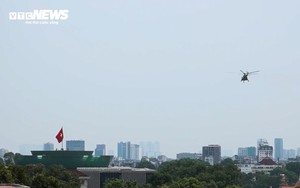 Tiêm kích Su-30MK2, trực thăng bay khảo sát, chuẩn bị biểu diễn dịp đại lễ 2/9