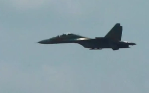 Tiêm kích Su-30MK2, trực thăng Mi bay trên bầu trời Hà Nội