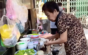 Cuộc sống ở tuổi U80 của nữ nghệ sĩ được Kim Tử Long lấy nước thừa của khách cho uống