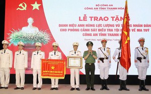 Đại tướng Lương Tam Quang trao danh hiệu Anh hùng cho một phòng Công an Thanh Hóa