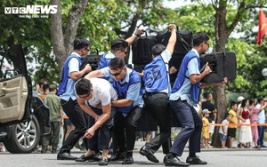 Lực lượng Cảnh vệ phản ứng thần tốc, diễn tập bảo vệ yếu nhân tại Hồ Gươm