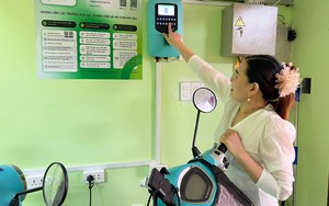 Nở rộ trạm sạc xe điện trong quán cà phê: Chuyên gia nói gì?