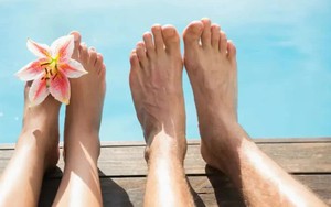 Nhìn bàn chân không có  2 dấu hiệu này thì thận của bạn đang rất tốt, nếu thấy đau ở 2 vị trí thì nên đi khám thận ngay