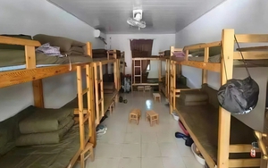 Phụ huynh khóc ròng khi con đi trại hè 40 triệu: 12 đứa trẻ nhồi nhét một phòng, suất ăn nghèo nàn và mắc một chứng bệnh