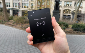 Tôi đã bỏ iPhone để dùng mẫu điện thoại "cục gạch" có giá tận 20 triệu này: Cảm giác thật khó tả