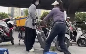 Xác minh vụ cô gái đứng chờ xe bị người bán trà đá vỉa hè xua đuổi