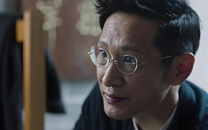 Chỉ sau một bữa cơm tối, mẹ đã đoán ra chuyện giữa tôi và bố, cách bà phản ứng khiến tôi sụp đổ