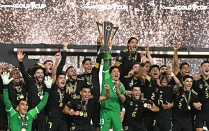 Đội tuyển Mexico đánh bại tuyển Mỹ để giành Cúp Vàng CONCACAF lần thứ 10