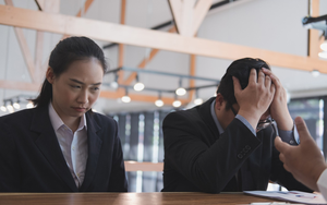 Sếp hỏi đồng nghiệp bên cạnh đi đâu, người thường đáp “ra ngoài”, người EQ cao ứng xử khéo, tranh thủ ghi điểm trong mắt lãnh đạo