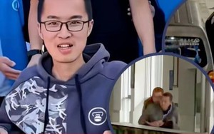 Người cha cõng con khuyết tật đi học suốt 12 năm sẽ lại cõng con vào đại học