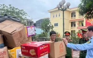 Các hộ kinh doanh tại thủ phủ La Phù tự nguyên giao nộp 25 tấn bánh kẹo để tiêu hủy