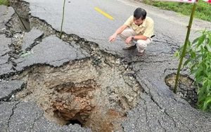 Hố tử thần sâu hơn 1m 'há miệng' giữa quốc lộ ở Quảng Ngãi