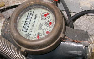 Nhà không ai ở suốt hơn 1 năm vẫn nhận hoá đơn nước hơn 4,2 triệu đồng, gia chủ yêu cầu kiểm tra đồng hồ nước thì được thông báo: “Đang hoạt động bình thường”