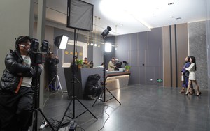 “Làm người đi được không” - Nam diễn viên thốt lên tủi nhục: Diễn cảnh khóc mà giờ cũng phải theo ý AI?