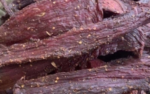 Cả làng sản xuất hàng nghìn tấn thịt trâu gác bếp giả