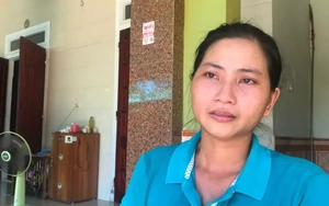 Người vợ xúc động đón tin chồng bán gà lôi trắng được tại ngoại