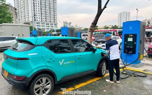 Cận cảnh các trạm sạc xe điện ở bến xe Hà Nội bắt đầu phục vụ người dân