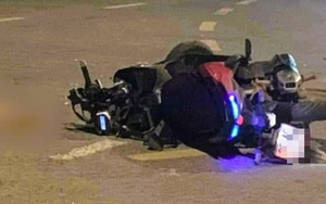 Xe máy "kẹp 3" va chạm ô tô, 2 nữ sinh 16 tuổi thương vong