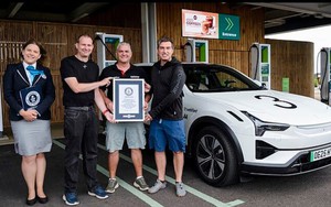 Chiếc xe điện lập kỷ lục Guinness khi chạy gần 940 km chỉ với 1 lần sạc