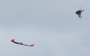 Màn không chiến hiếm có giữa 2 chiếc drone tại Fort Rucker