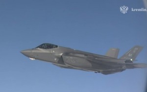 Xem F-22 Mỹ hộ tống máy bay chở Tổng thống Putin qua eo biển Bering
