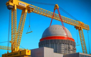 Chiêm ngưỡng "quái vật" cần cẩu lớn nhất hành tinh nâng mái vòm 245 tấn cho nhà máy 33 tỷ USD