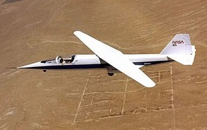 Tái sinh ý tưởng 1940: Phi cơ mẹ Mach 5 chở đàn drone tấn công
