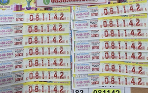 Đi công tác miền Tây, 1 phụ nữ ở TP HCM trúng độc đắc 14 tờ vé số