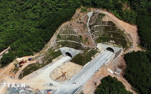 Từ ngày mai, một công trình hơn 12.000 tỷ đồng "xuyên núi" có 33 cây cầu của Việt Nam sẽ thông tuyến