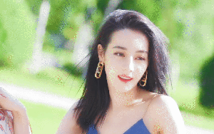 Lạ như Địch Lệ Nhiệt Ba: Đi sự kiện đẹp xuất sắc, lên màn ảnh nhạt nhòa đến khó tin