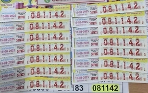 Một phụ nữ vừa trúng độc đắc 14 tờ vé số