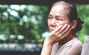 Mẹ già U70 có lương hưu 33 triệu đồng, chu cấp cho mỗi con gần 11 triệu/tháng: khi nhập viện mới vỡ lẽ sự thật đắng