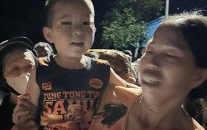 Mẹ òa khóc khi gặp lại con trai 3 tuổi đi lạc trong rẫy vắng