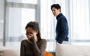 Anh rể đưa tôi chiếc hộp khóa kín, dặn "đừng bao giờ mở", cho đến ngày chị gái biến mất