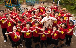 Hoàng Bách lan tỏa nụ cười Việt Nam, dùng âm nhạc để cổ vũ "sống đẹp"