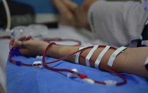 Chàng trai ngất trong phòng họp, tỉnh dậy nhận tin sét đánh: Thận đã suy teo!