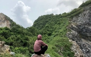 Một phụ nữ mất tích bí ẩn ở Ninh Bình: Dân làng mang theo sữa, bánh mì vượt núi xuyên rừng tìm kiếm